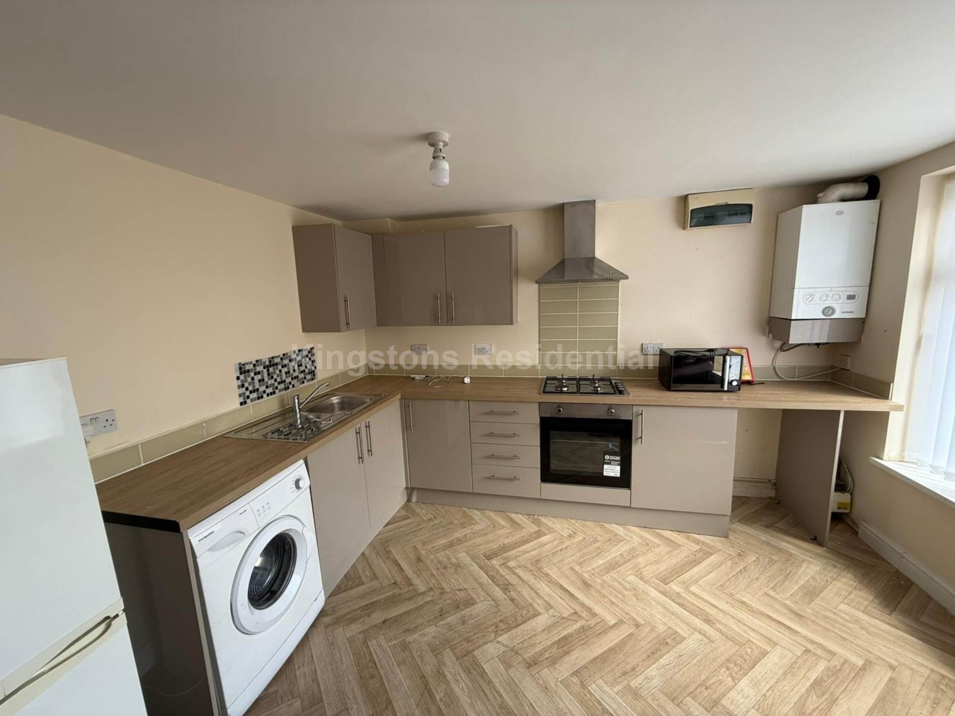 2 Bedroom Flat at Broadway, Adamsdown, Cardiff, CF24 1QE