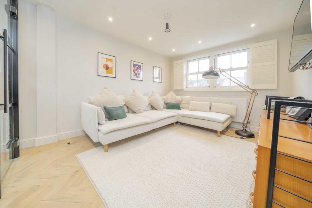 Ferme Park Road, London