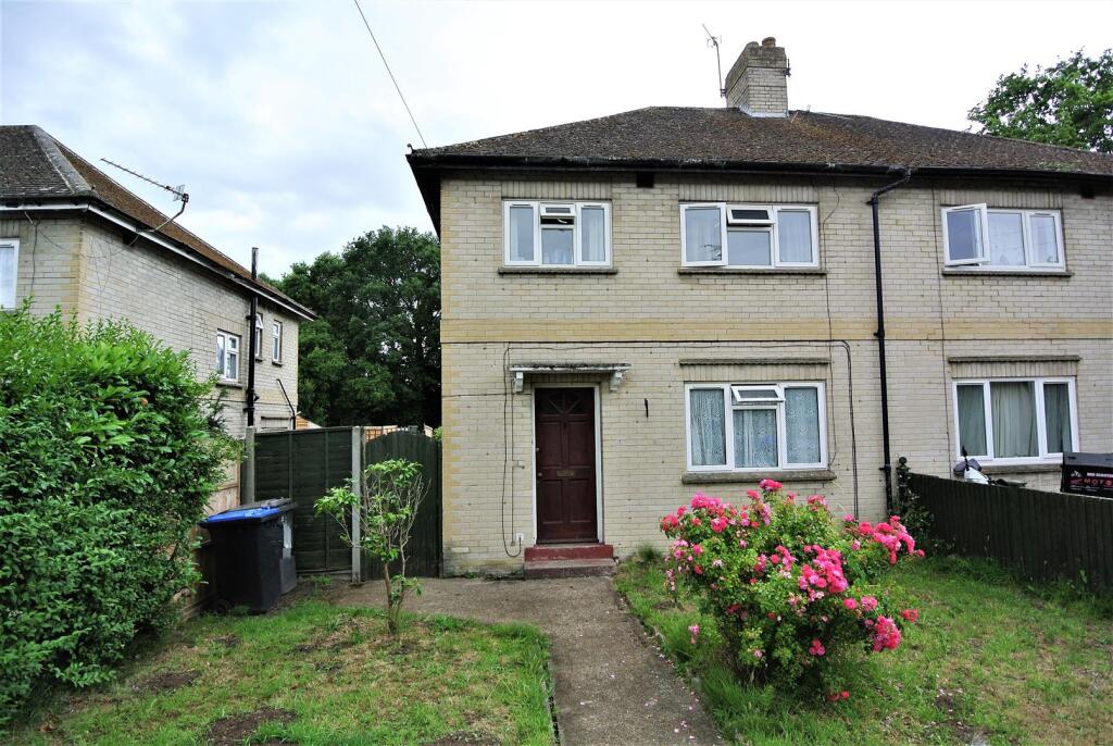 Larchwood Drive, Englefield Green