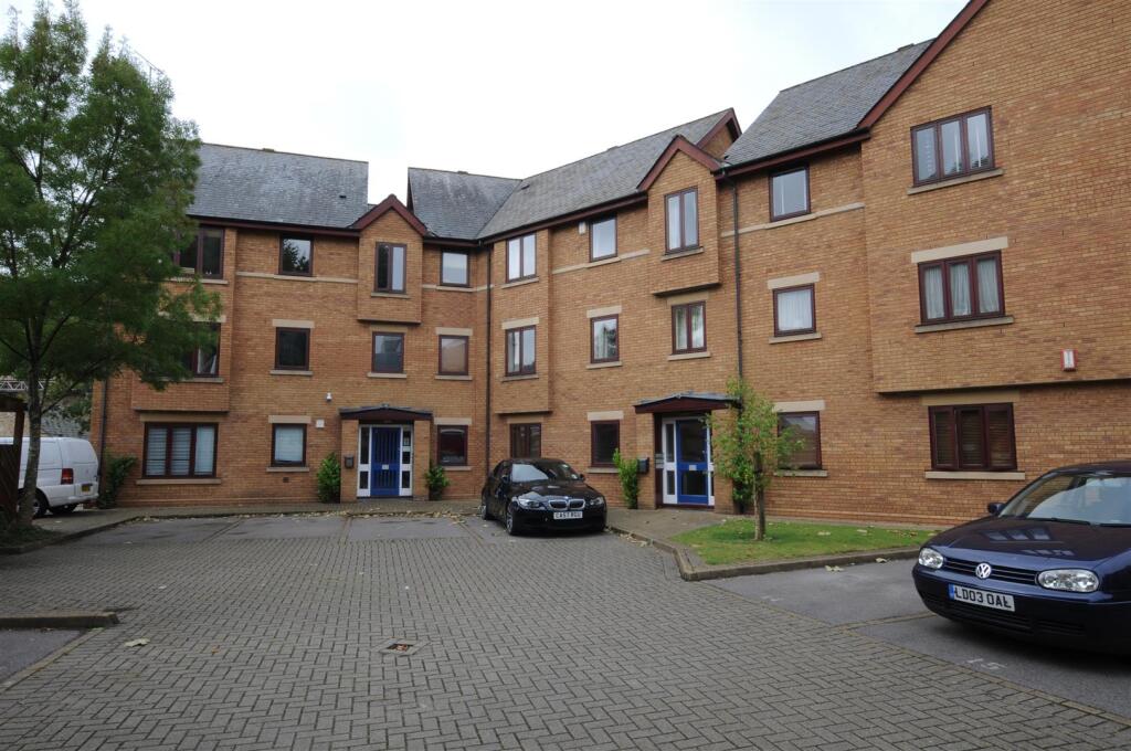 Swan Court, Paradise Street