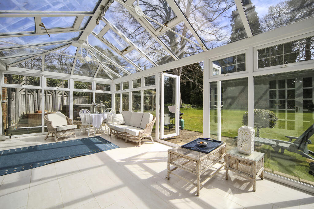 Southfield Place, Weybridge, KT13