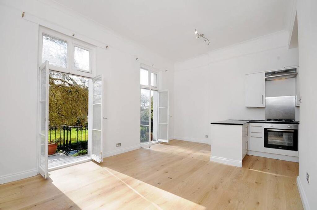 Royal Crescent, Holland Park