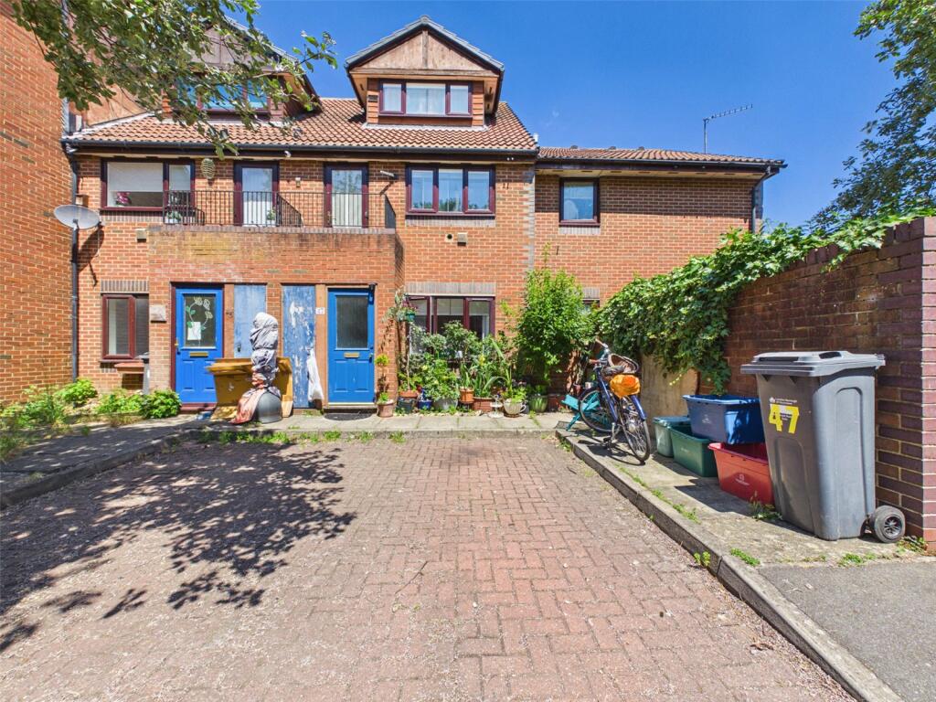 Weavers Close, Isleworth