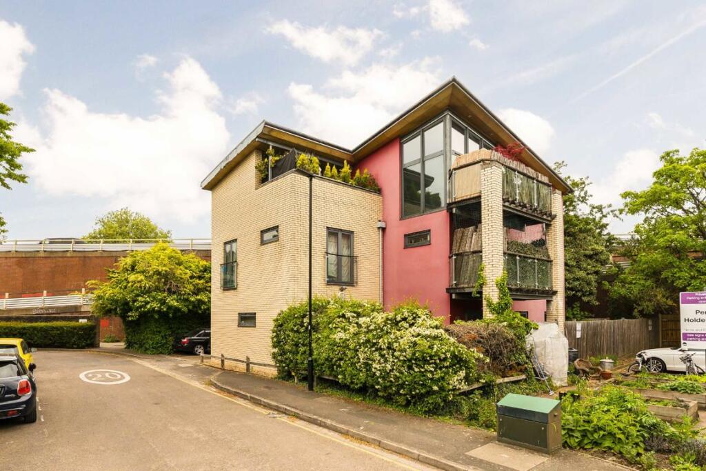 Stonehill Road, Chiswick
