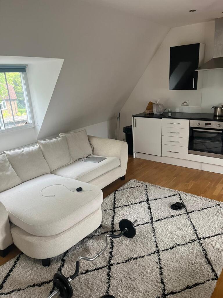 London Road, Isleworth, TW7