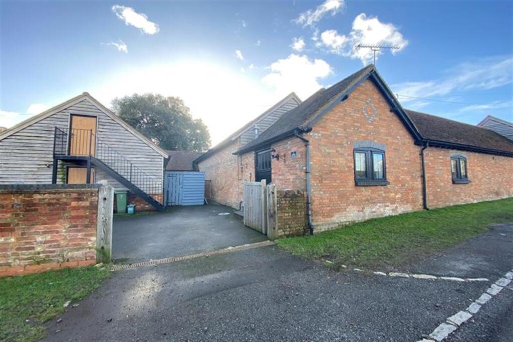 Stable Cottage, Manor Road, Oakley, Aylesbury, HP18