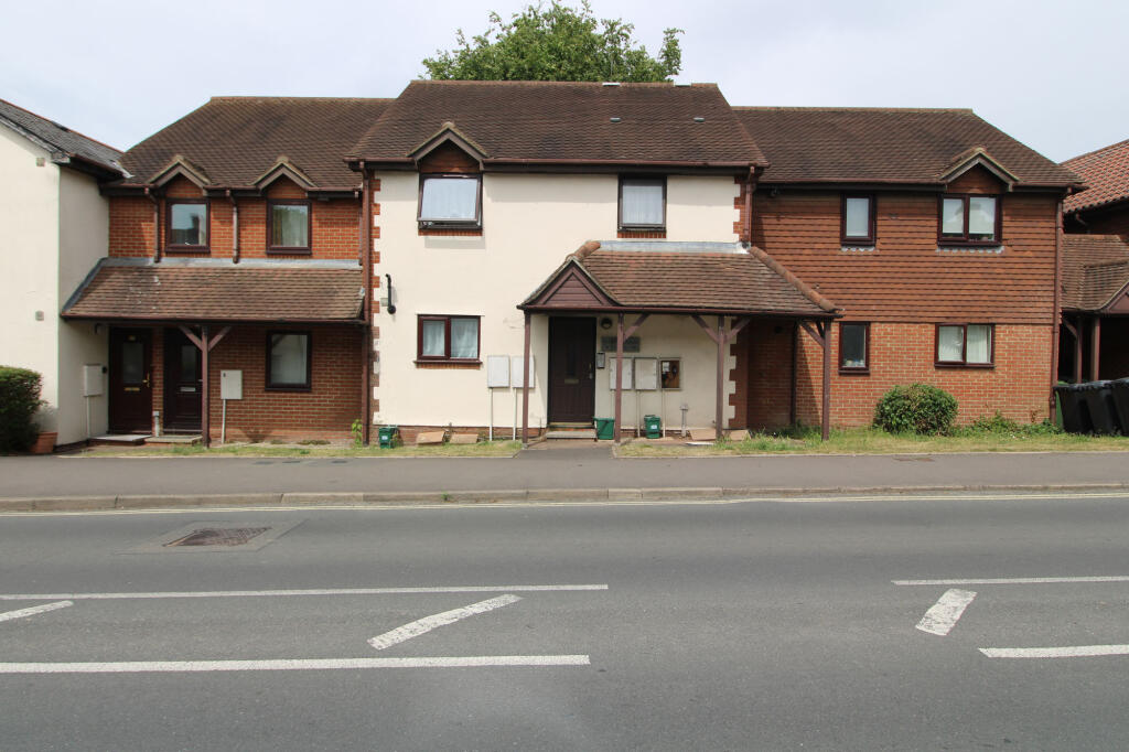 London Road, Overton