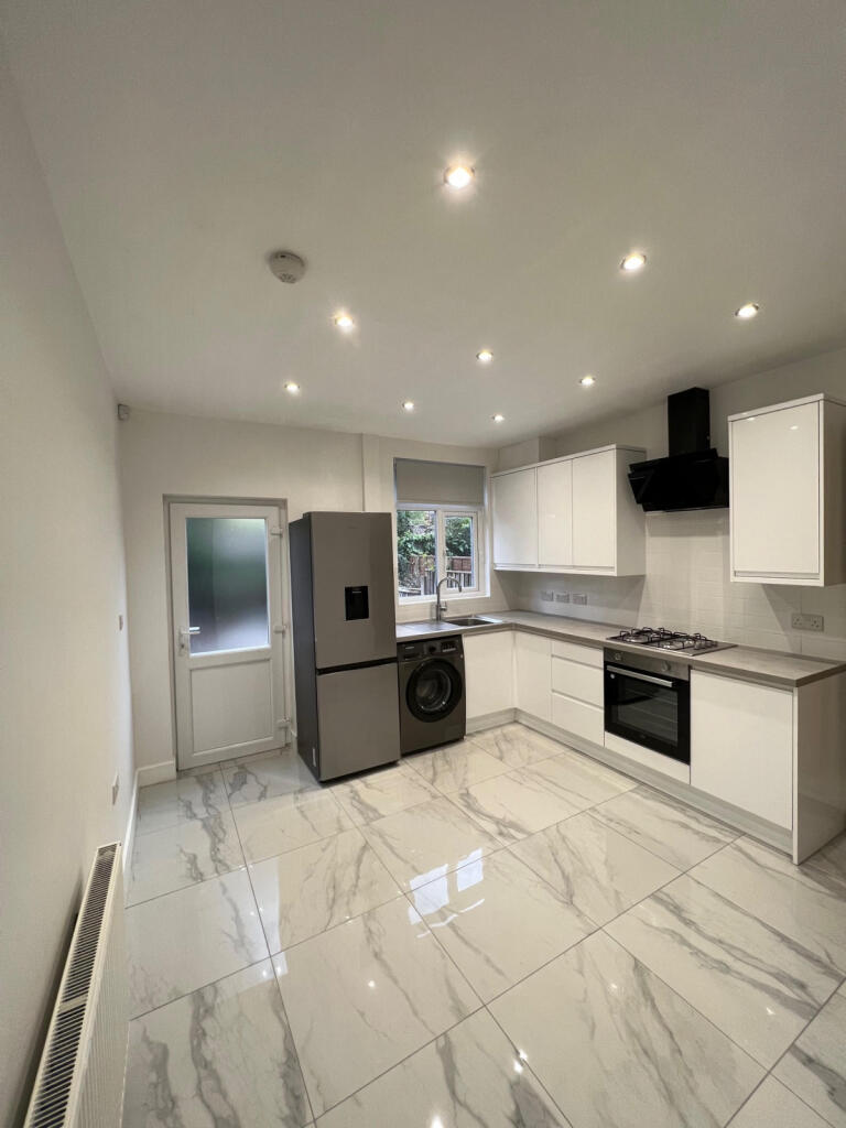 Radford Boulevard, Radford, Nottingham, NG7 3BQ