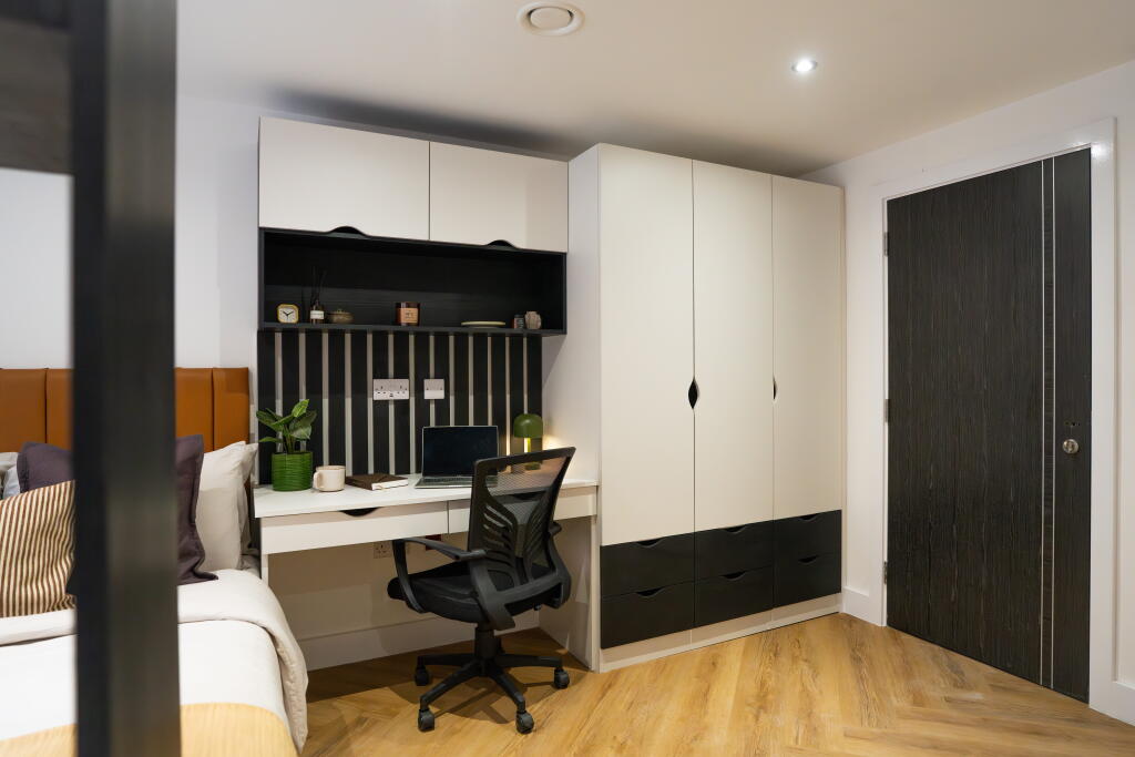 Apt 12, Nova Residence #096664