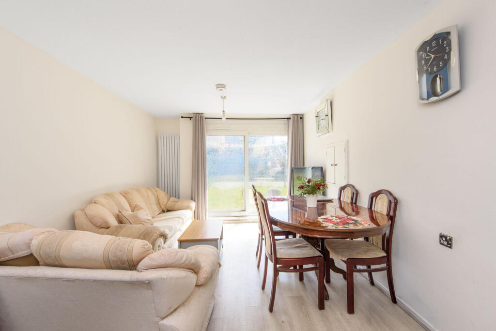 Broadhead Strand, Edgware, London, NW9