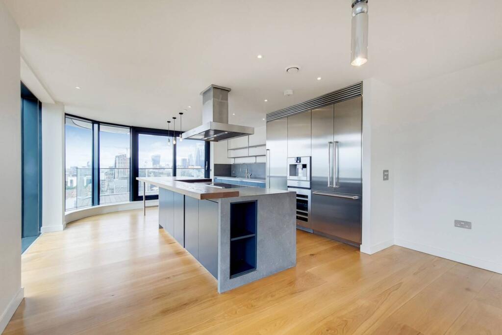 Cobblestone Square, Wapping, London, E1W